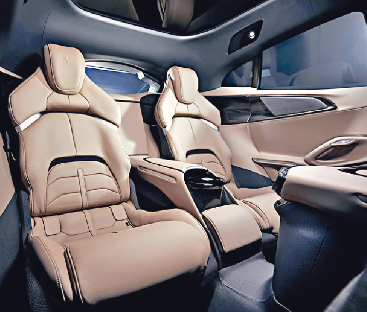 ■後排設兩張獨立座椅。