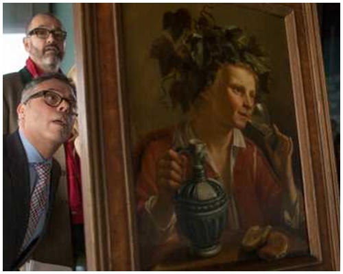 交还仪式在纽约市犹太遗产博物馆内举行，由斯特恩夫妇基金会的代表接收。AP图片