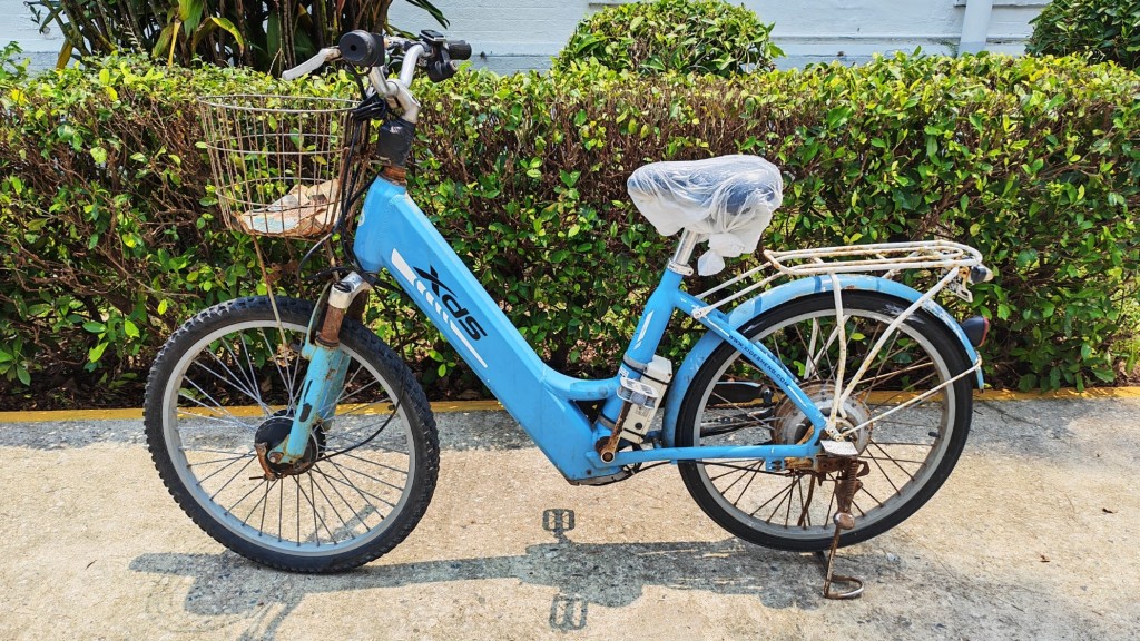 警扣查涉案电动单车。