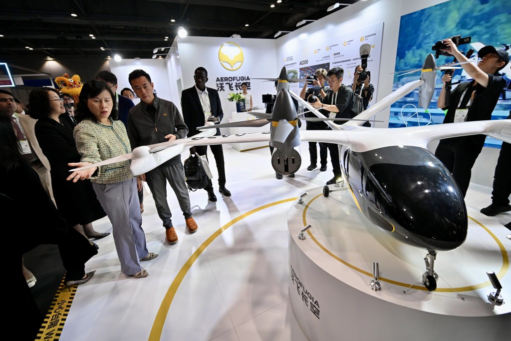 陳美寶參觀「超級樞紐博覽會」。 陳美寶參觀「超級樞紐博覽會」。