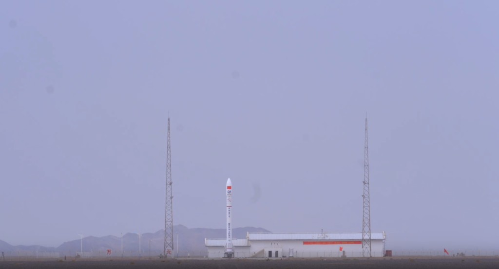 「香港科大——雄彬一號」多光譜光學衛星，今日12時59分在甘肅酒泉衛星發射中心，由「穀神星一號遙八」運載火箭搭載成功升空。   酒泉衞星發射中心影片截圖