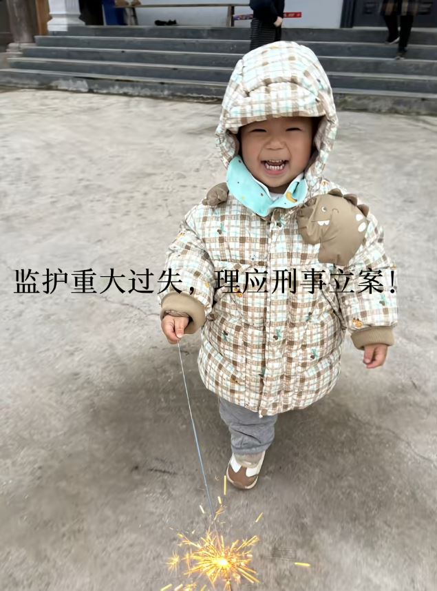 劉女士強調要追究丈夫對兒子朗朗疏忽照顧的刑事責任。