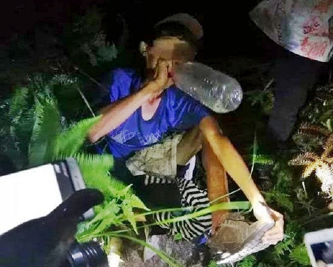 河南一名男子于上月尾在山上不慎被野猪夹夹到被困，靠吃蚂蚱和喝泉水在山上度过半个月。网图