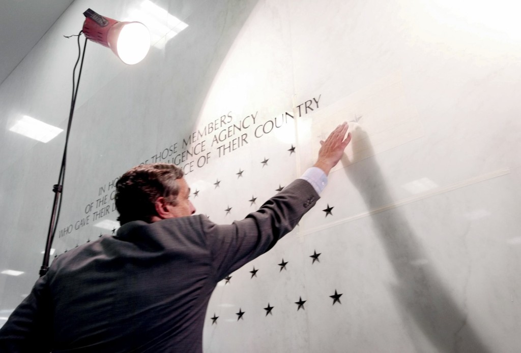 中情局總部石牆上每顆黑星，代表一名在海外死亡的情報人員。（AP)