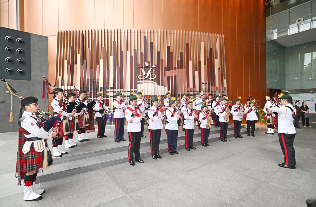 香港童軍樂隊演奏《我們的家》、《海闊天空》及《千載不變》三首歌曲。