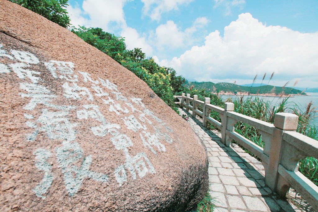 長洲太平清醮2023｜「長洲小長城」可欣賞長洲海岸綫的大型奇石及無際海景。