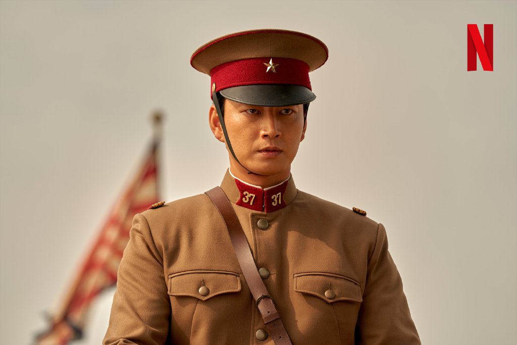 李賢旭飾演李光日，日軍幹部，與李允命運交織在一起。