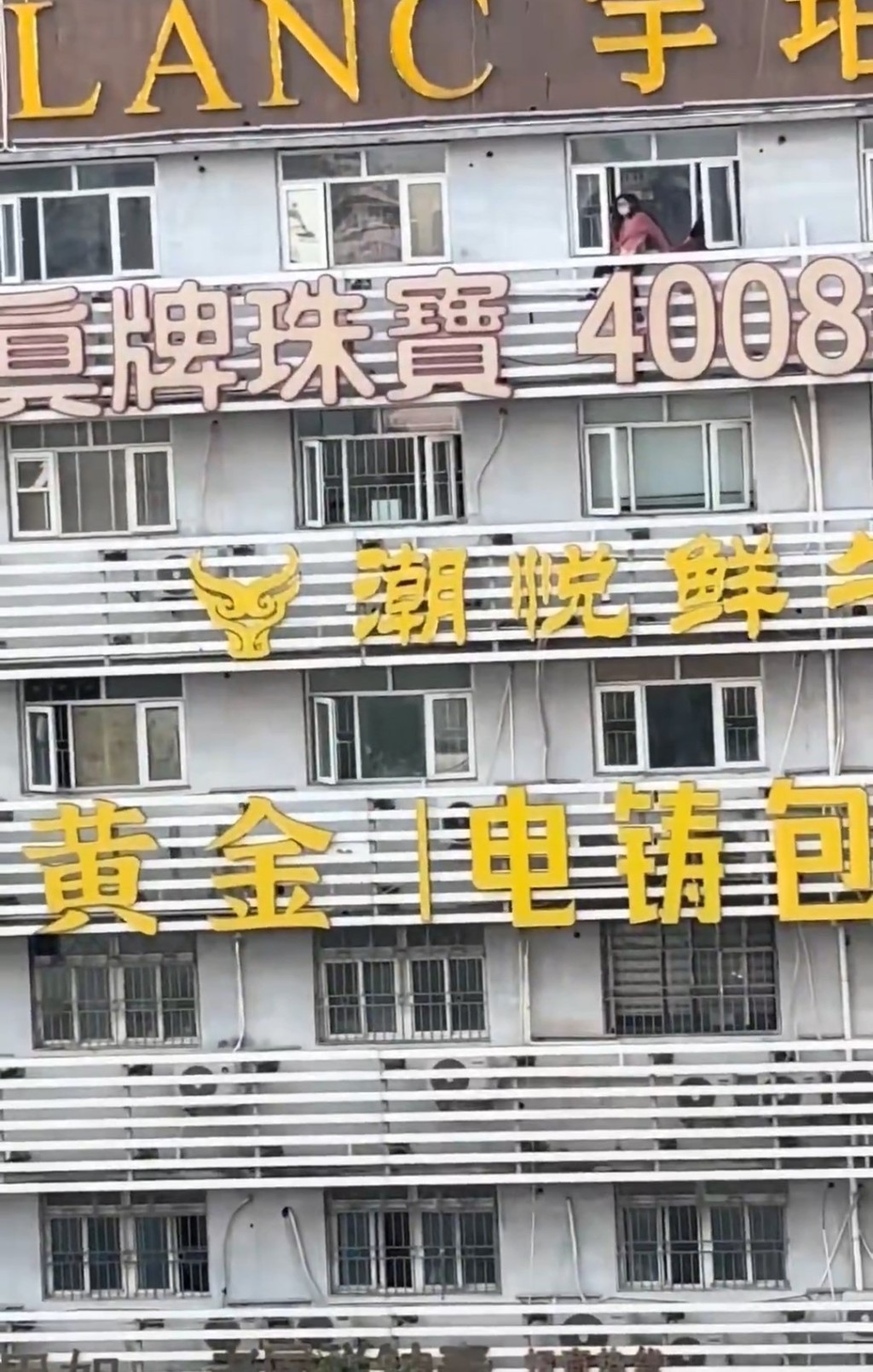 近日,不少黃金投資者在深圳維權。 近日,不少黃金投資者在深圳維權。