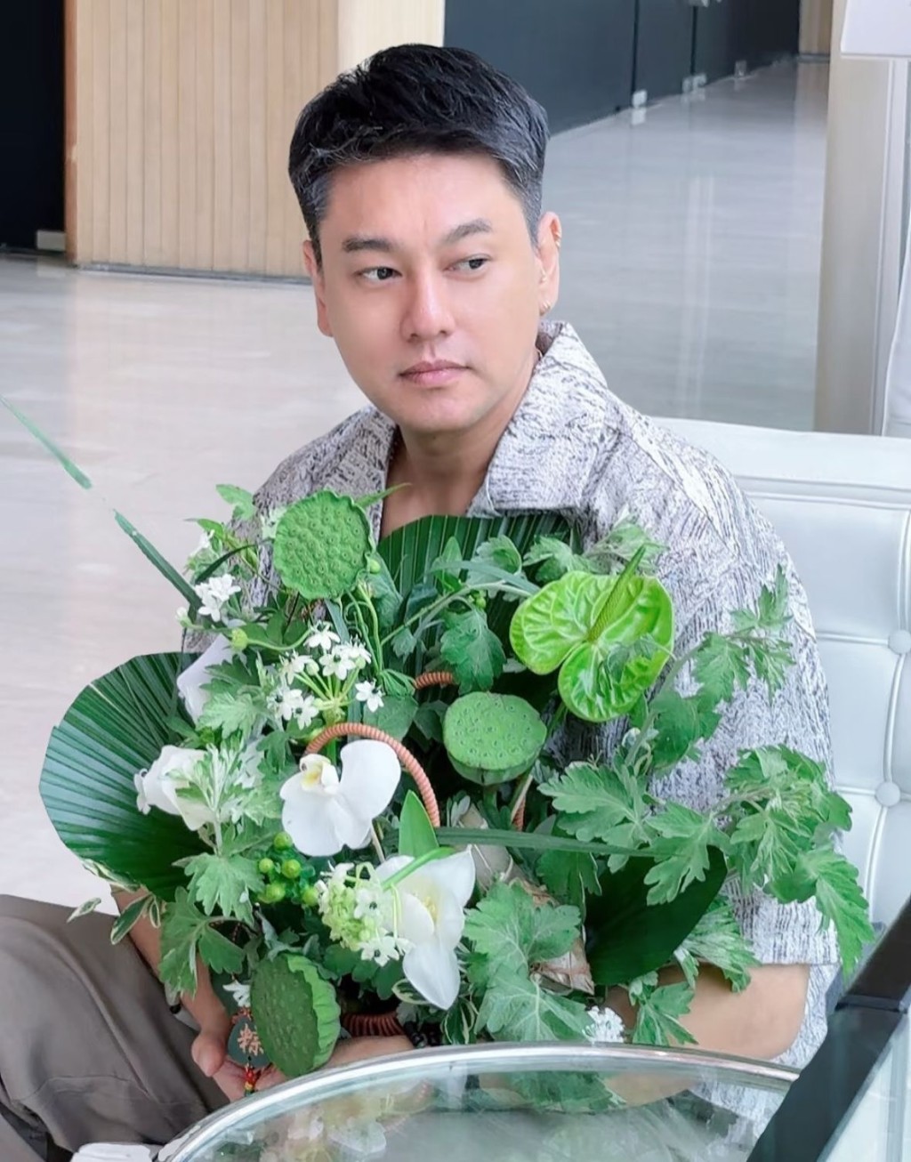 又指五月天所属公司相信音乐与大陆售票平台“大麦”合作，藉黄牛炒高票价后各分盈利。