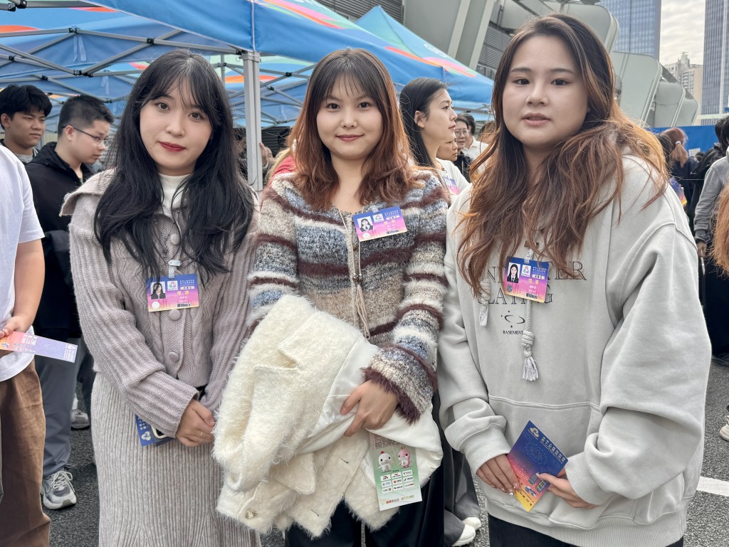 來自深圳大學的吳同學（左）、趙同學（中）、魏同學（右）。楊功煜攝