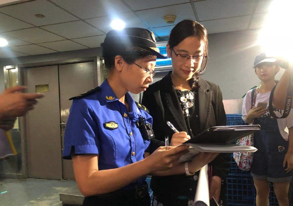 酒店職員誤解紙巾為可回收物。微博