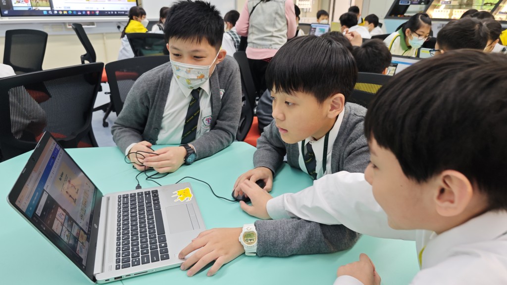 分組運用科技學習,學生樂在其中。(圖片來源:受訪學校提供) 分組運用科技學習,學生樂在其中。(圖片來源:受訪學校提供)