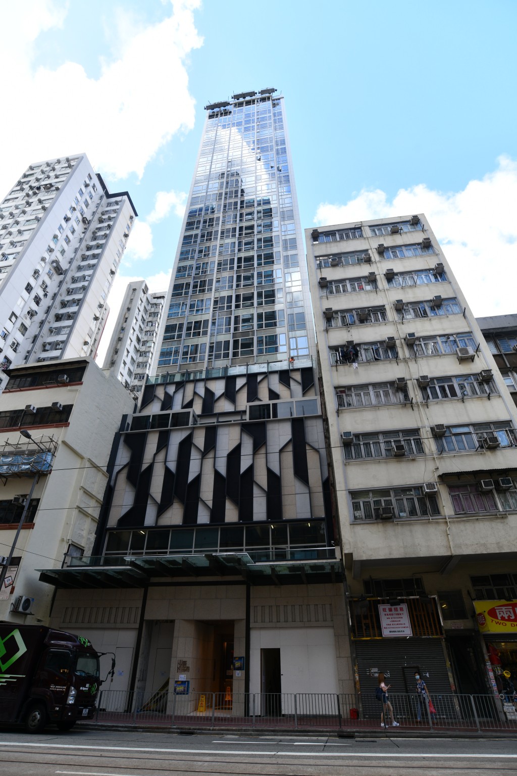 筲箕灣道180至184號地下獨立入口連一樓全層及平台舖位，意向價約2800萬。