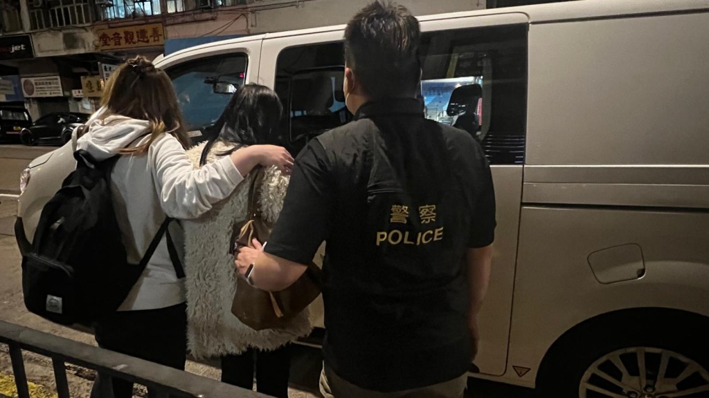 上海街被捕女子。警方圖片