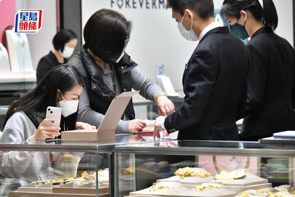 今年5月與去年5月比較，珠寶首飾、鐘錶及名貴禮物的銷貨價值上升51.8%。資料圖片