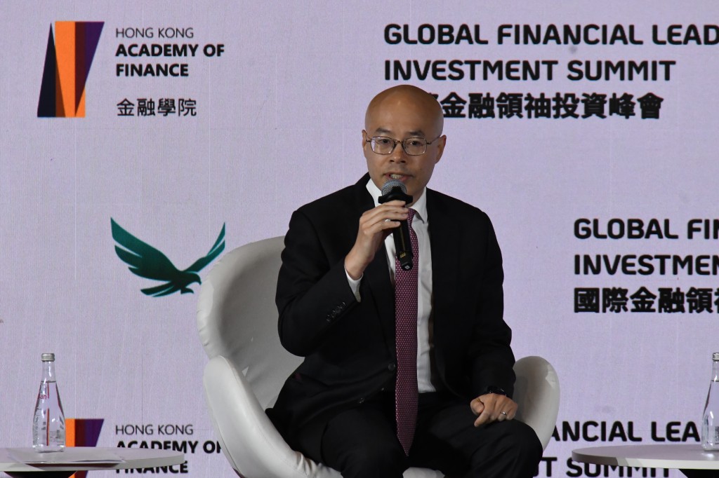 證券及期貨事務監察委員會中介機構部執行董事葉志衡。 何健勇攝