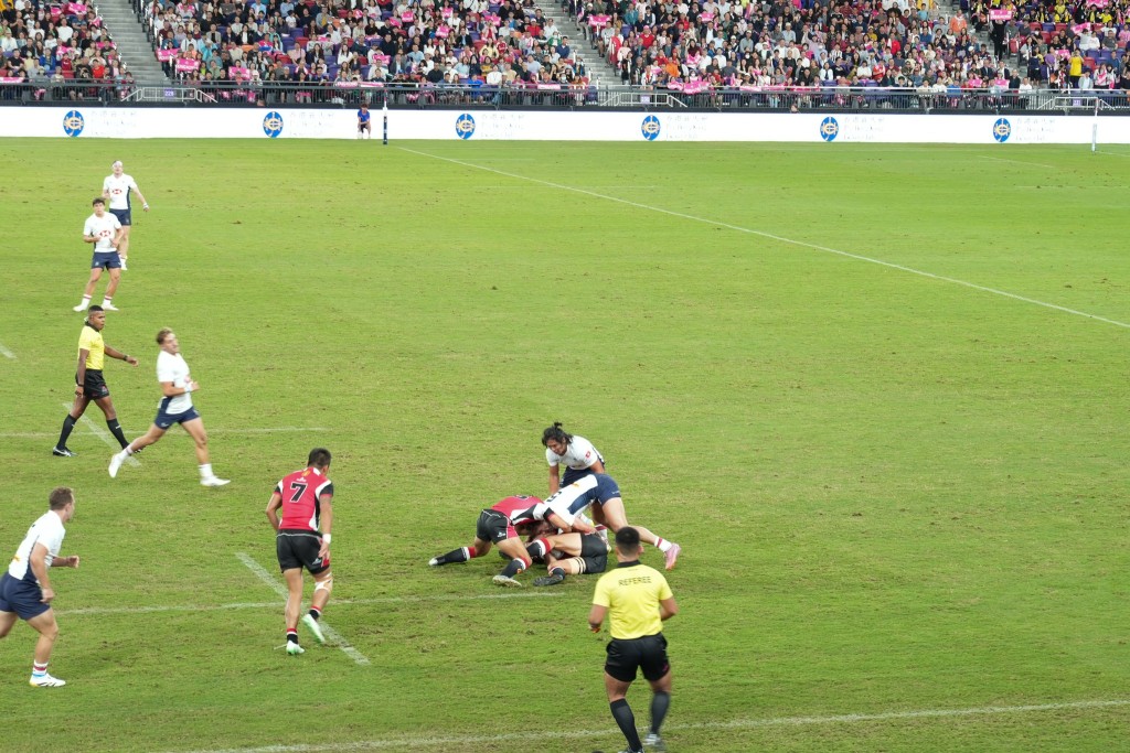 何永賢到啟德體育園觀賽，與同僚一起見證全運會七人制橄欖球項目男子組冠亞軍賽。何永賢fb