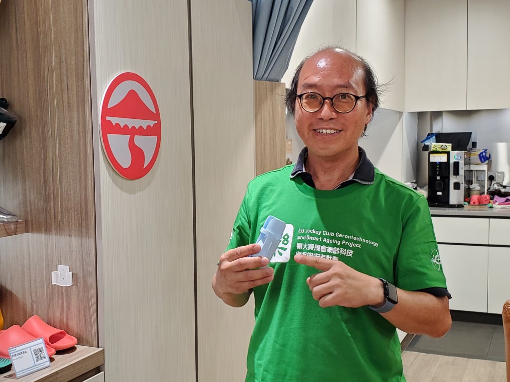 現年64歲的孫先生在朋友的介紹下到訪這體驗館上課。 現年64歲的孫先生在朋友的介紹下到訪這體驗館上課。