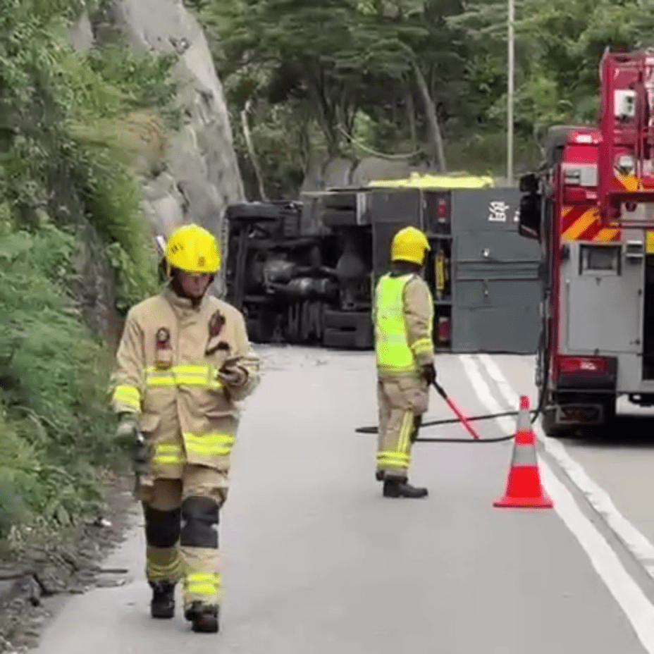 消防到場清理。FB：Bosco Chu@馬路的事討論區