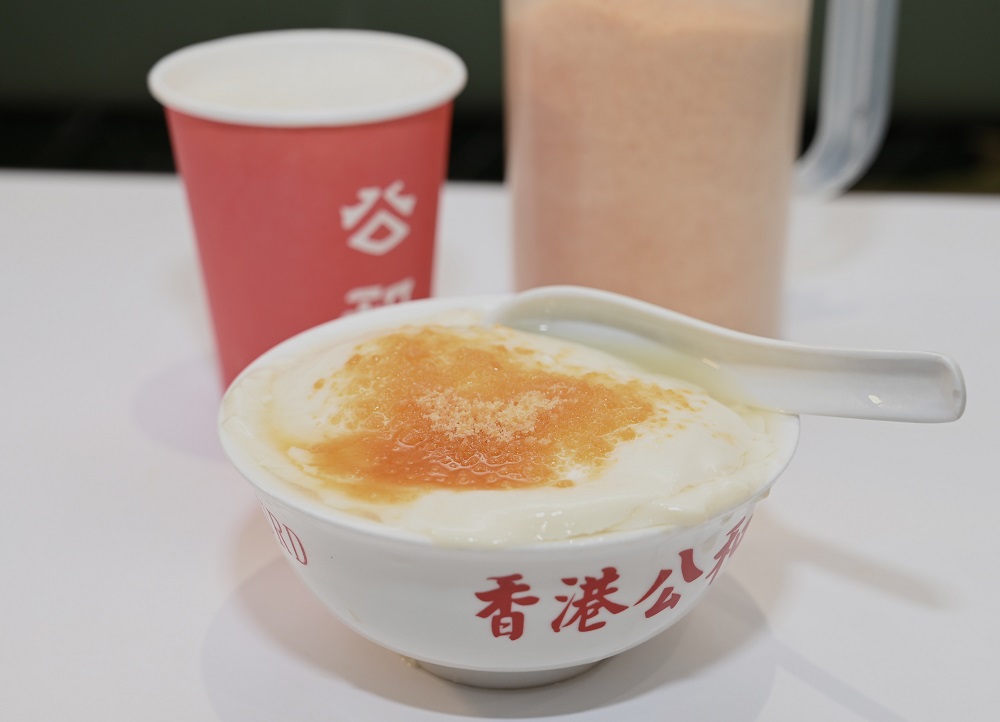 豆腐花($11/小碗)及豆浆($7/小杯)一直以来都是招牌，讲究新鲜和真材实料。