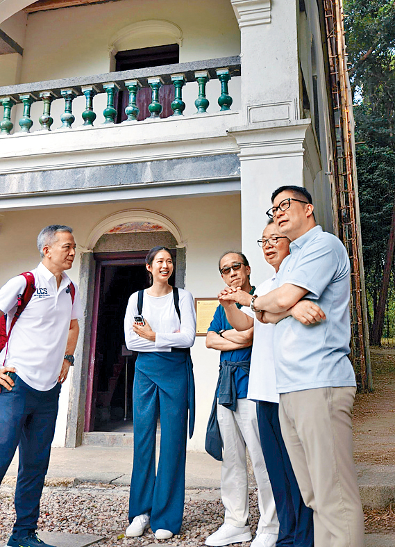 邓炳强江旻憓一行考察沙头角。