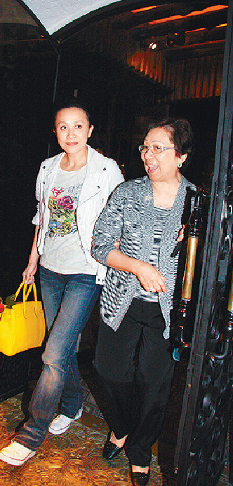 ■偉仔自小和母親相依為命，長大後則娶得賢妻劉嘉玲。