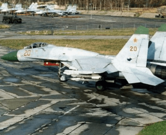 烏克蘭利用長程無人機空襲遭俄軍佔領的克里米亞貝爾別克（Belbek）空軍基地，擊中兩架Su-27戰機並破壞控制塔設施。@angelshalagina