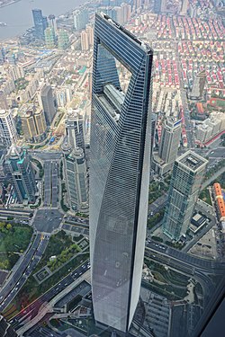 上海環球金融中心頂部特別設計被稱為「開瓶器」。 上海環球金融中心頂部特別設計被稱為「開瓶器」。