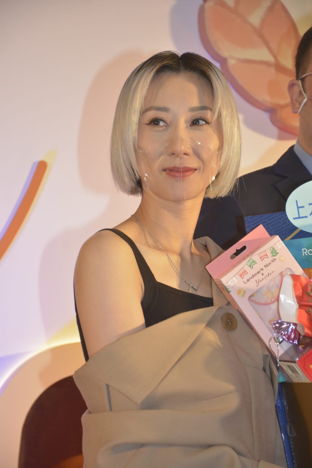 泳兒開心有機會搵真銀。