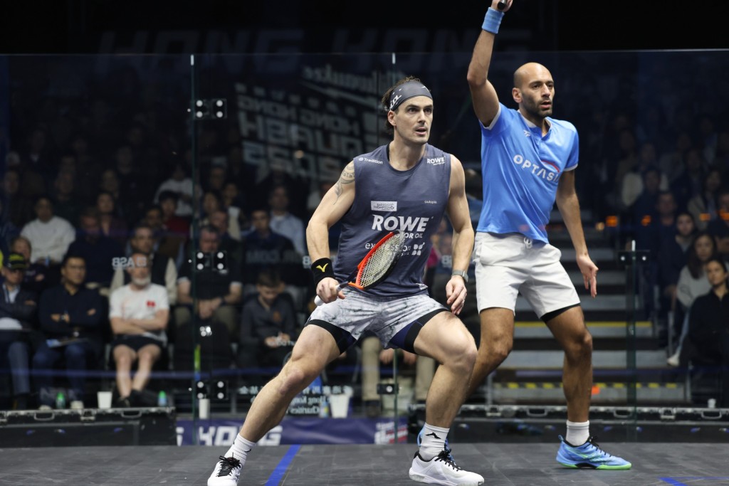 新西蘭的保高爾（左）8強以3:0勝馬雲巴治（右）。徐嘉華攝