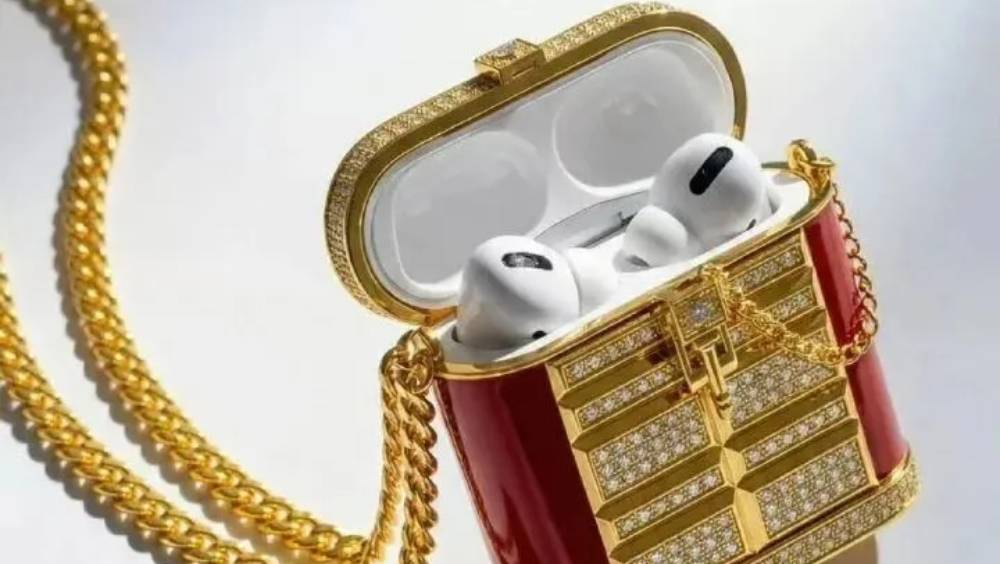 周大福推出逾78萬黃金耳機盒。