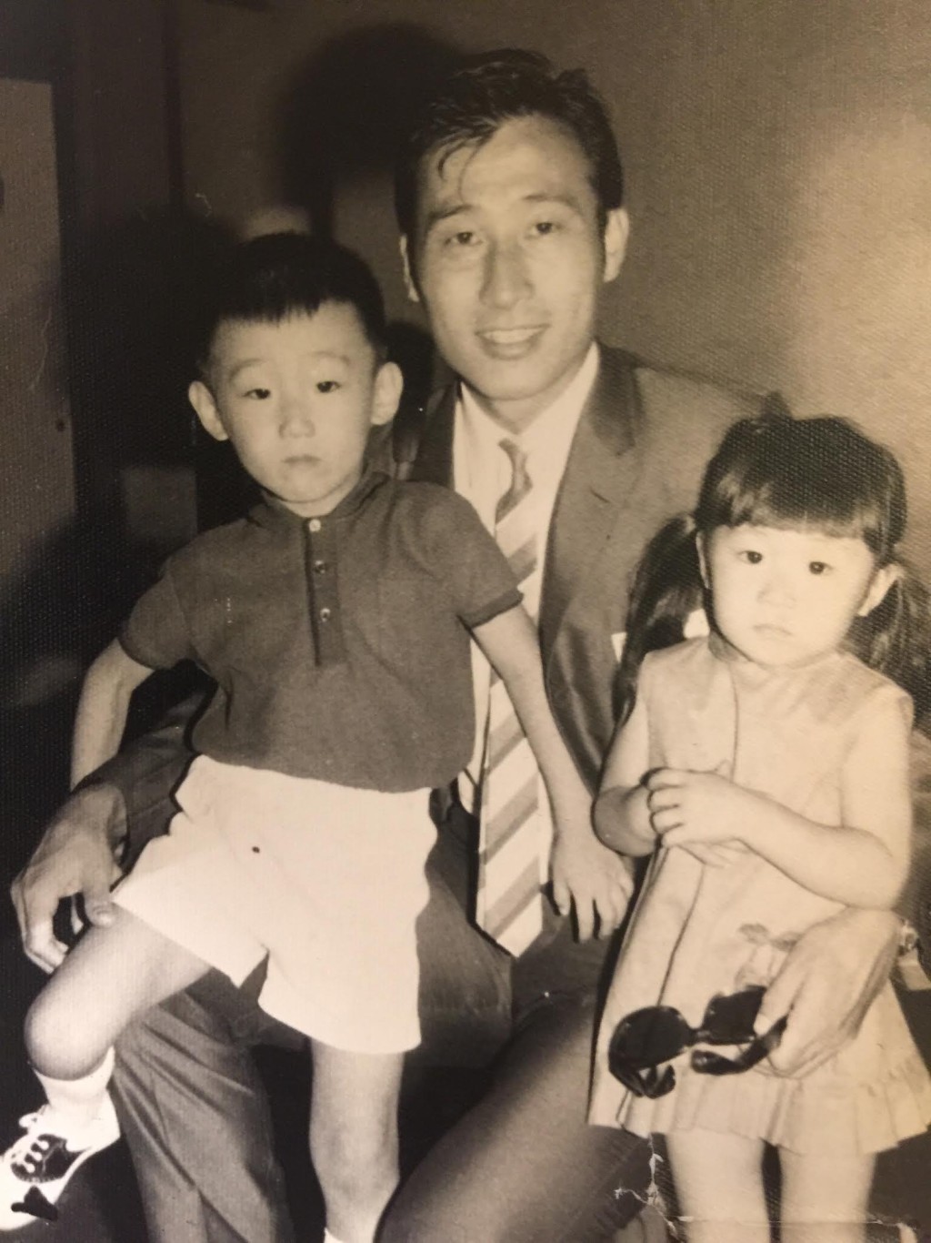 張學潤雖然為形象指導，其實他出身自足球世家，父親更是香港60年代球王張子岱。