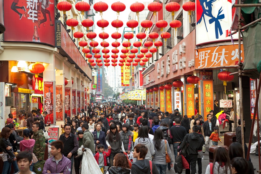 農曆新年期間,不少港人趁長假期北上度歲及消費。 農曆新年期間,不少港人趁長假期北上度歲及消費。