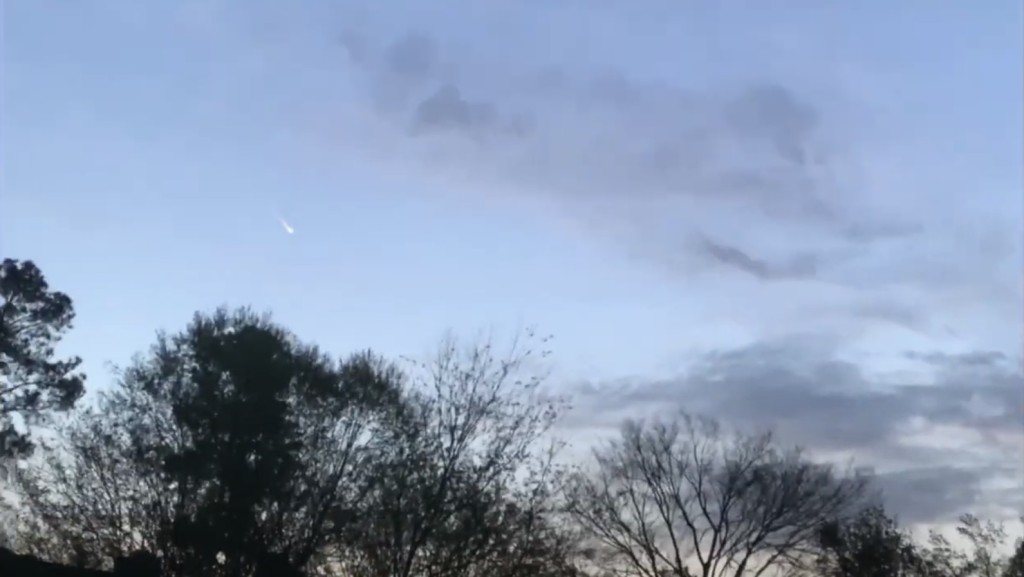 科州埃文斯民众拍摄到的火球。 American Meteor Society