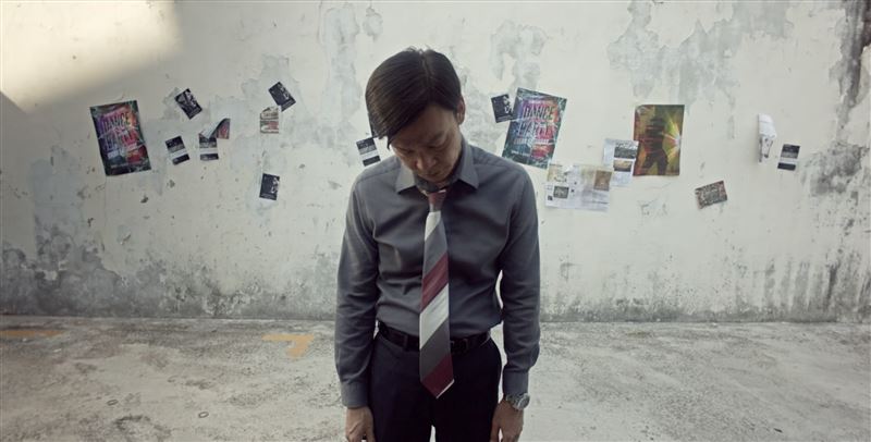 有熱心網民建議事主不要完全脫離社會,可以尋找工時較短的兼職,以保持基本社交及人生歷練。 (電影《男兒王》劇照) 有熱心網民建議事主不要完全脫離社會,可以尋找工時較短的兼職,以保持基本社交及人生歷練。 (電影《男兒王》劇照)