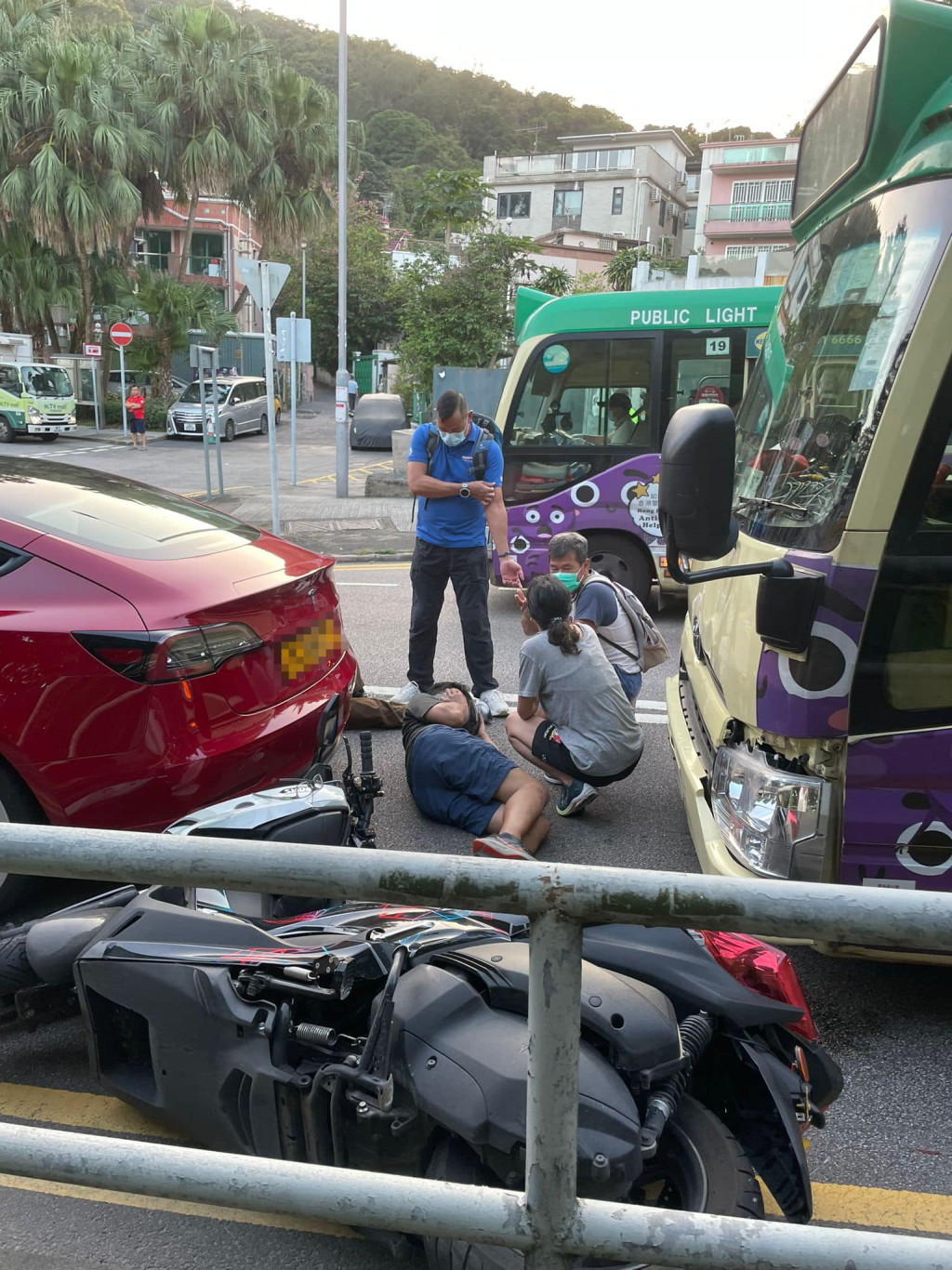 意外導致兩男受傷。車cam L（香港群組）FB