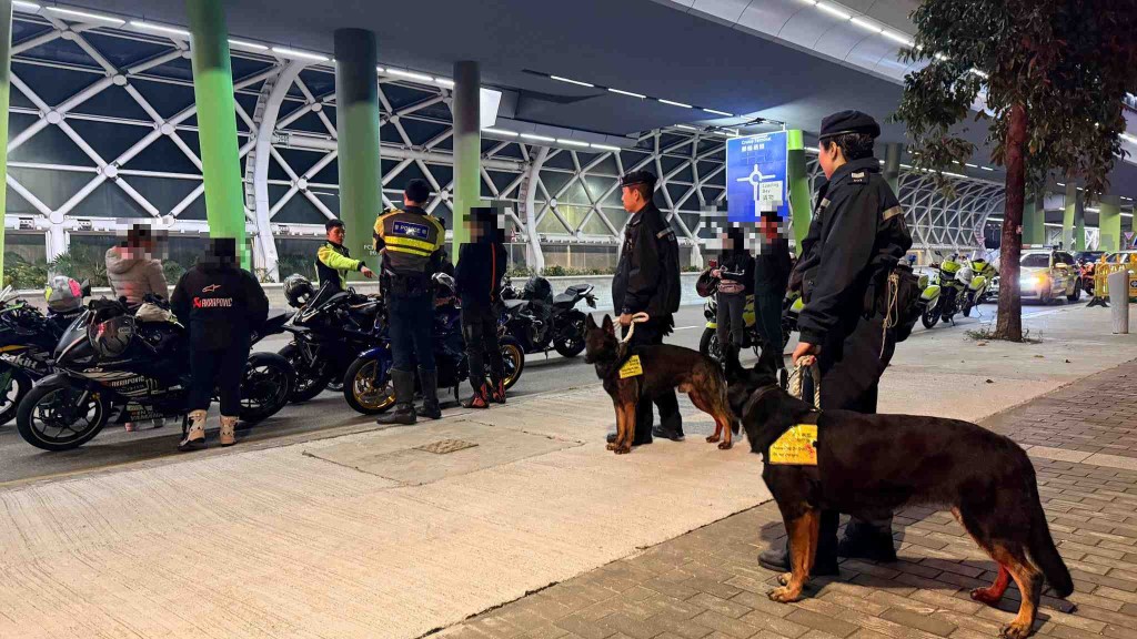 警派無人機助打擊非法改裝及賽車 東九龍扣查4私家車及6電單車。警方圖片