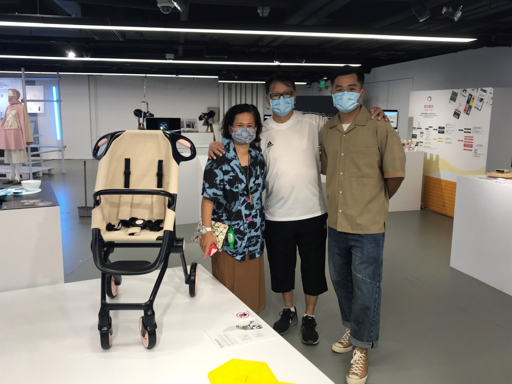 家庭背景令John对身边的人和事更为敏感，可以更快察觉得到他们的需要。