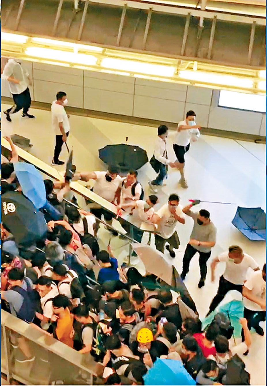 警方深入取證後，發現元朗當晚兩派人士有互相攻擊，而且「勢均力敵、旗鼓相當」。