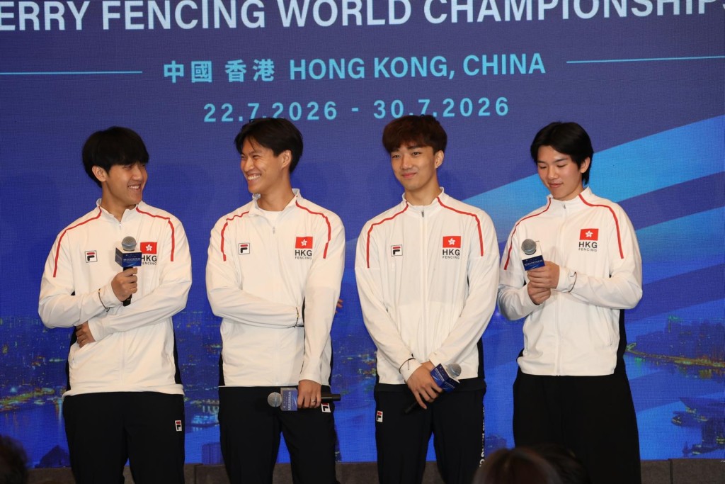 香港男佩代表陳樂熹(右起)、何柏霖、何思朗及李俊林,前3位將代表香港出戰9月亞運會,另一位亞運代表是梁天晴。徐嘉華攝 香港男佩代表陳樂熹(右起)、何柏霖、何思朗及李俊林,前3位將代表香港出戰9月亞運會,另一位亞運代表是梁天晴。徐嘉華攝