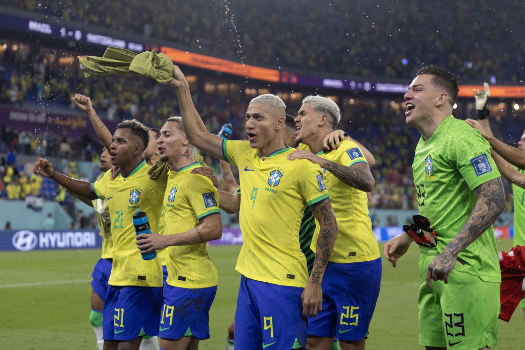 巴西队赛后绕场答谢球迷。网上图片