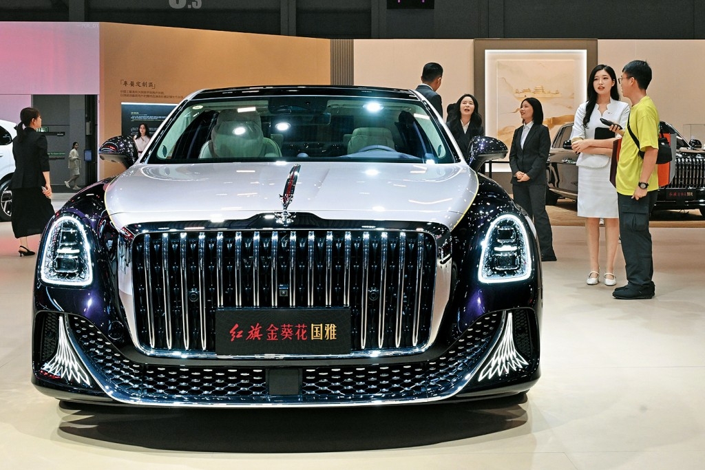 「红旗·金葵花」超豪华房车。