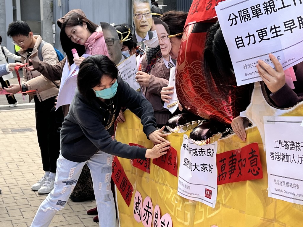 社區組織協會及「中港分隔單親關注會」建議當局發「家庭團聚工作簽證」。郭詠欣攝