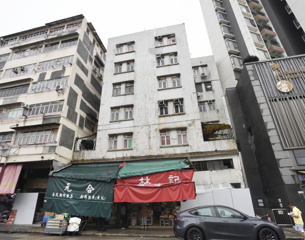 房屋局將九龍城兩個正等待重建的舊樓單位，分別改裝成「一間二」及「一間三」的「簡樸房」樣板房。資料圖片