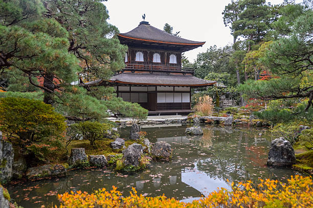 银阁寺以枯山水庭园而著名。