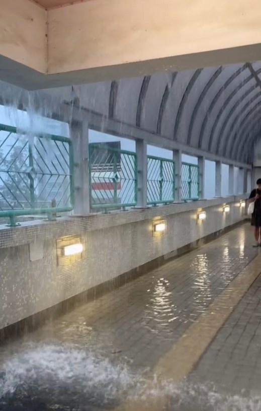 網民:一出門口就紅雨。第一關係水簾洞,第二關係無限瀑布,第三關係連把遮都漏水。taishukwun@Threads截圖 網民:一出門口就紅雨。第一關係水簾洞,第二關係無限瀑布,第三關係連把遮都漏水。taishukwun@Threads截圖
