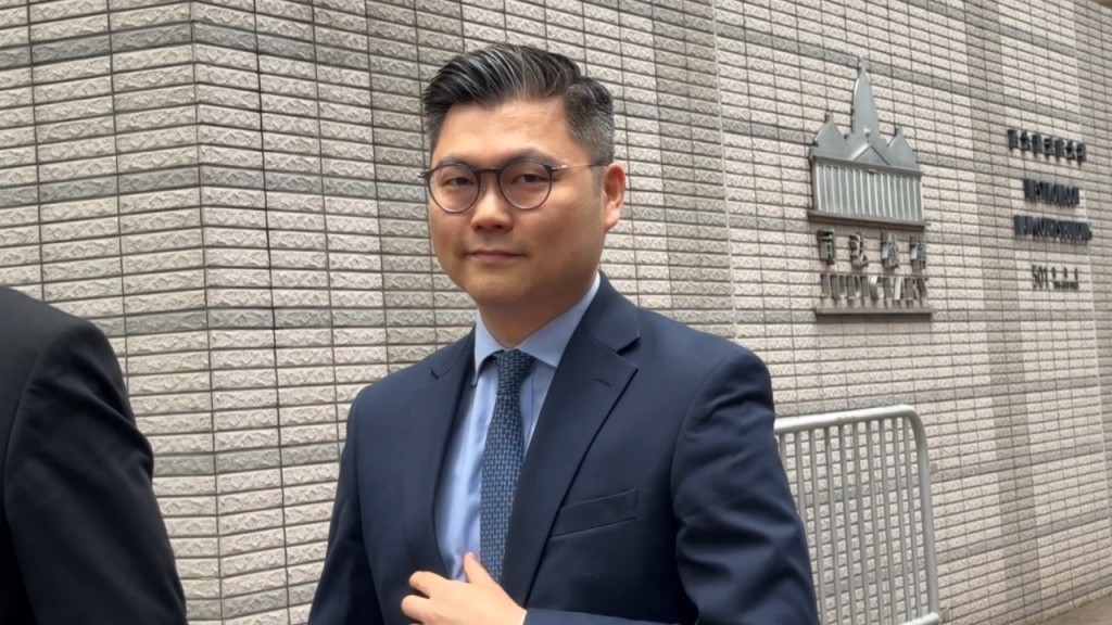 辩方团队律师何俊豪被控方传召出庭作供。刘晓曦摄