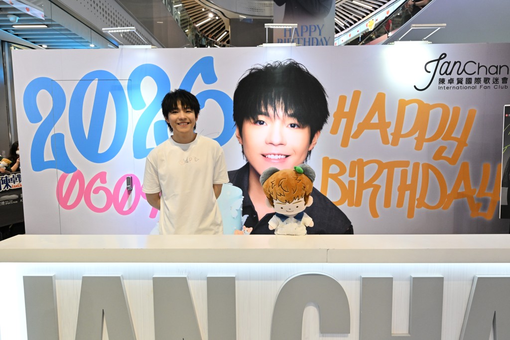 Ian早前親自到生日應援場地打卡。 Ian早前親自到生日應援場地打卡。