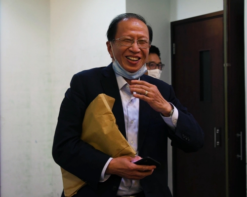 足總董事會昨進行六小時馬拉松式會議,主席貝鈞奇會後指下周將再上立會。郭晉朗攝