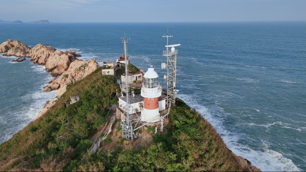 橫瀾島是香港境內風速最高的地方,風季的最高持續風速記錄超過每小時120公里。香港電台提供 橫瀾島是香港境內風速最高的地方,風季的最高持續風速記錄超過每小時120公里。香港電台提供